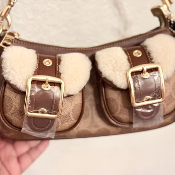 Coach Ashton Bag In Signature Canvas - Picture 2 of 6